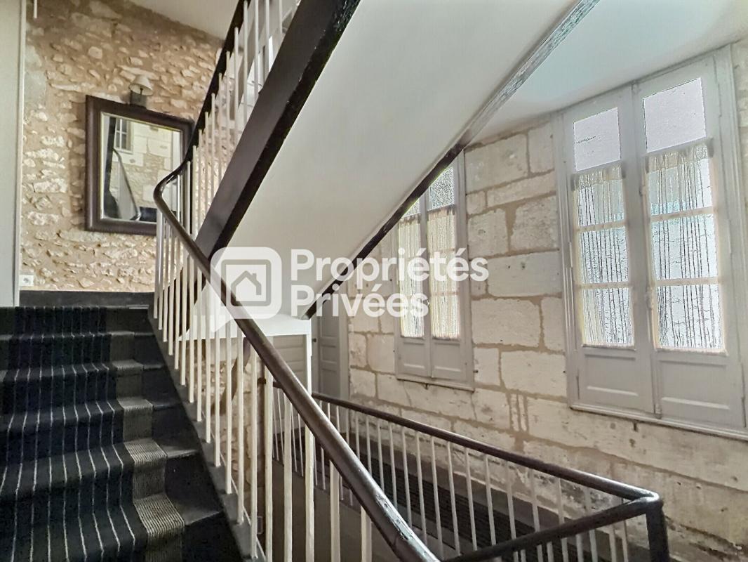 PERIGUEUX Superbe immeuble rénové d'env. 430m² avec 7 appartements T2 meublés + 2 locaux commerciaux et caves en plein centre historique de PERIGUEUX (24000) 9