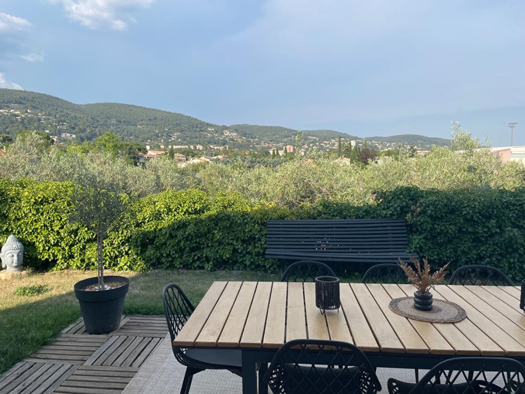 DRAGUIGNAN Maison de plain-pied avec vue dégagée , 4 chambres et Terrain de 544 m² 2