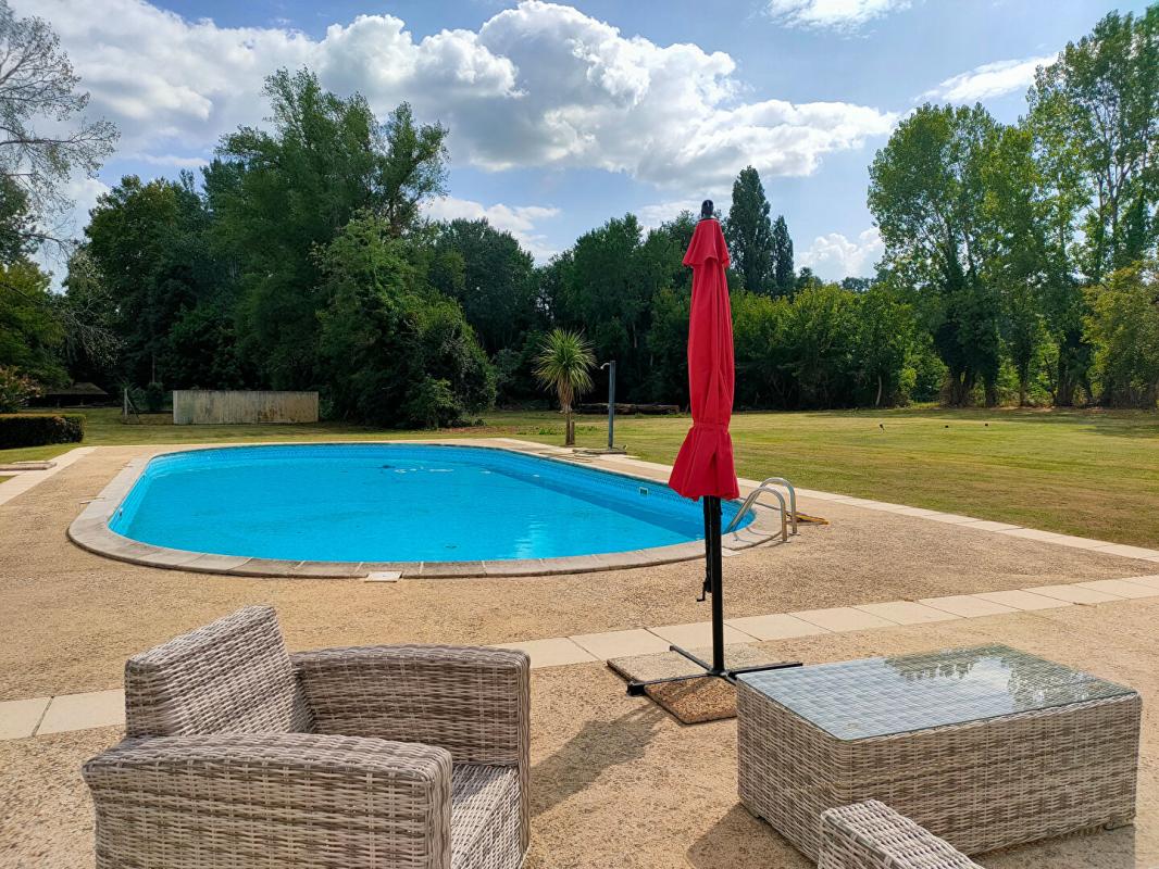 GENSAC Demeure Gensac 10 pièce(s) 280 m2 4