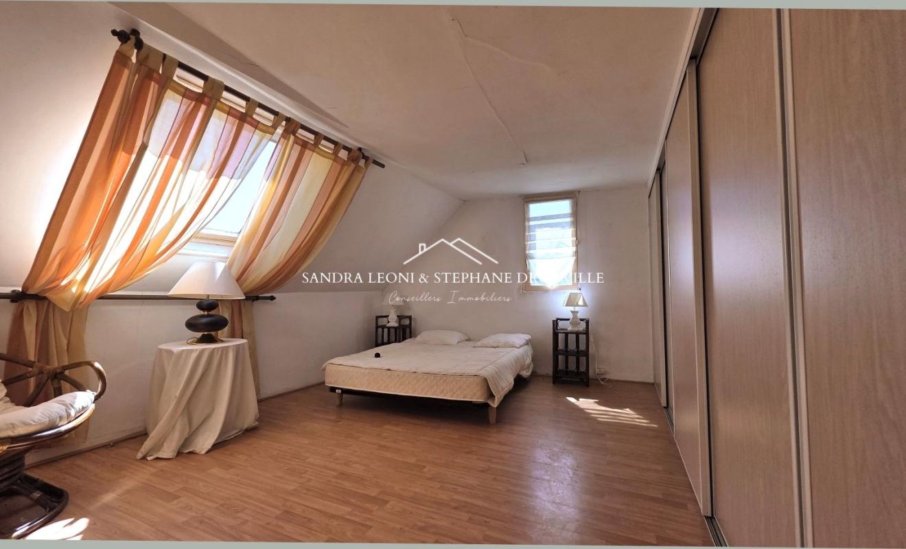 CHARTRES PROCHE CHARTRES - THIVARS - CHARMANTE MAISON DE VILLE de 295 m², 8 pièces 11