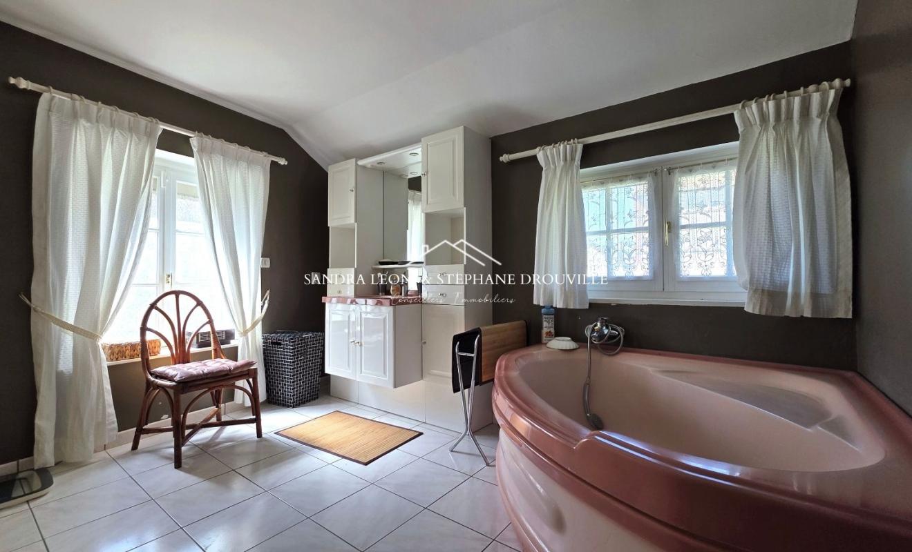 CHARTRES PROCHE CHARTRES - THIVARS - CHARMANTE MAISON DE VILLE de 295 m², 8 pièces 16