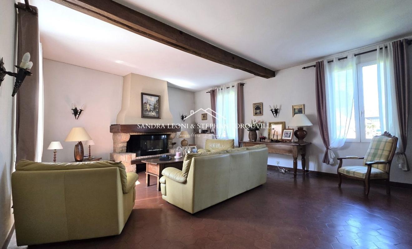 CHARTRES PROCHE CHARTRES - THIVARS - CHARMANTE MAISON DE VILLE de 295 m², 8 pièces 5