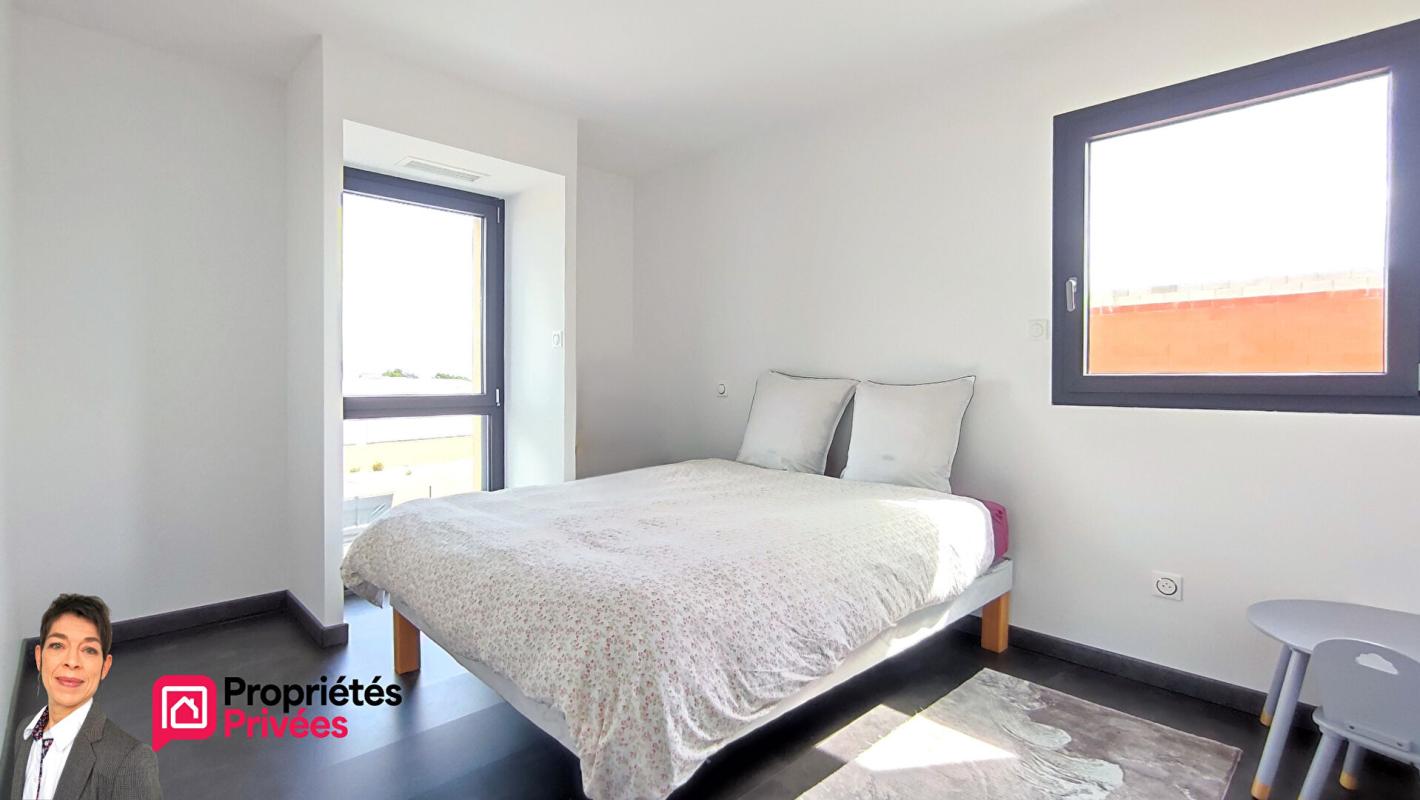 ROANNE ROANNE (42300)  Villa contemporaine avec piscine, suite parentale et dépendance aménagée 14