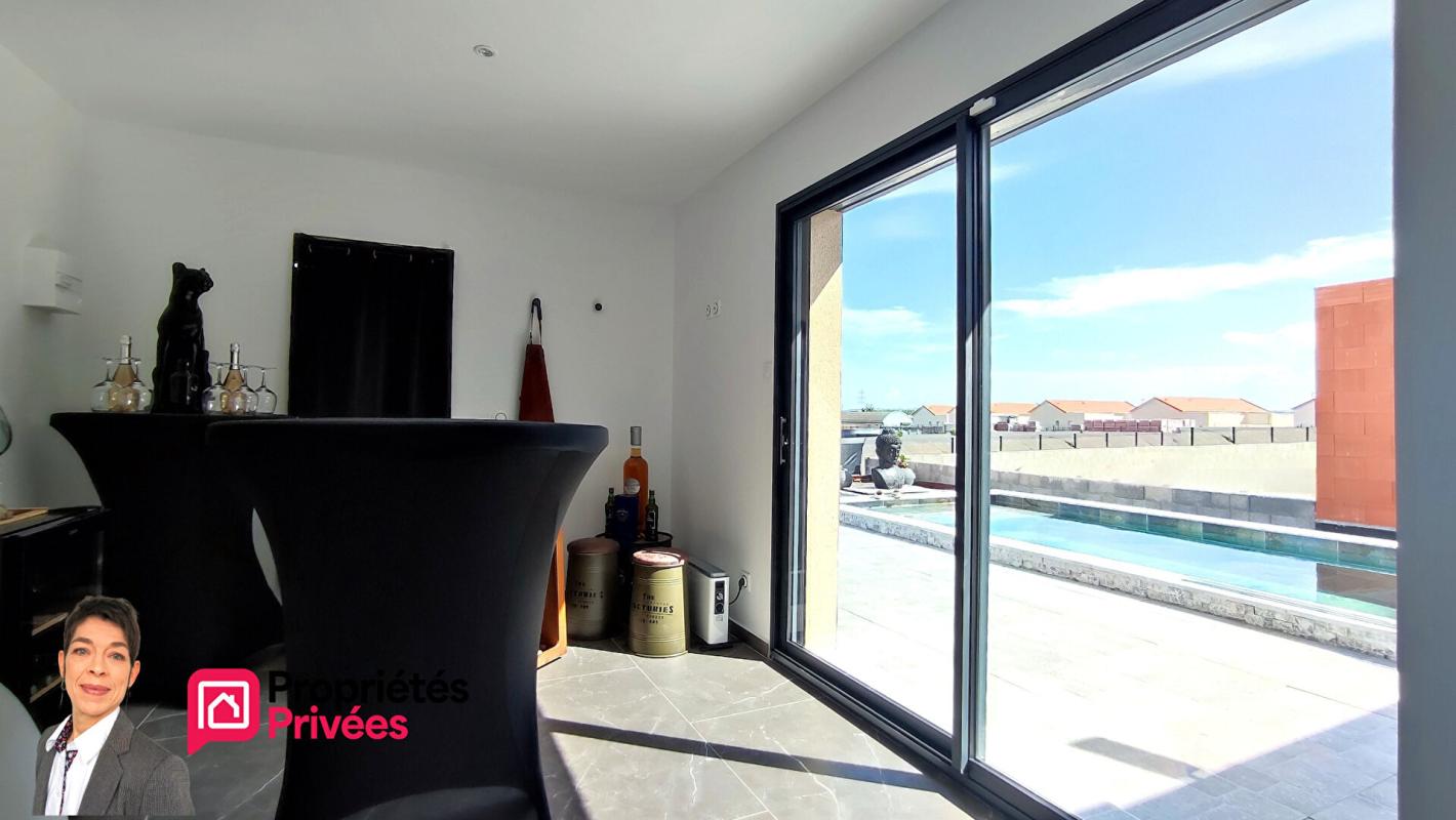 ROANNE ROANNE (42300)  Villa contemporaine avec piscine, suite parentale et dépendance aménagée 16