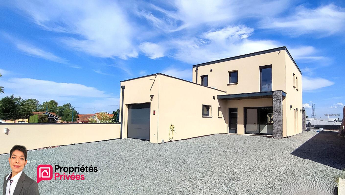 ROANNE ROANNE (42300)  Villa contemporaine avec piscine, suite parentale et dépendance aménagée 17