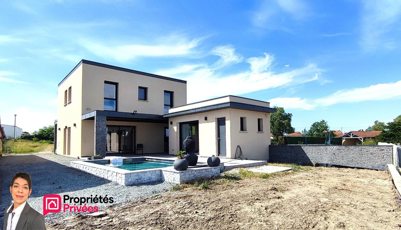 ROANNE ROANNE (42300)  Villa contemporaine avec piscine, suite parentale et dépendance aménagée 18