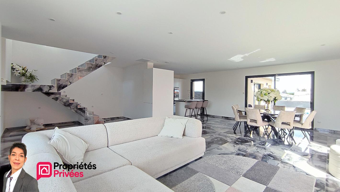 ROANNE ROANNE (42300)  Villa contemporaine avec piscine, suite parentale et dépendance aménagée 3