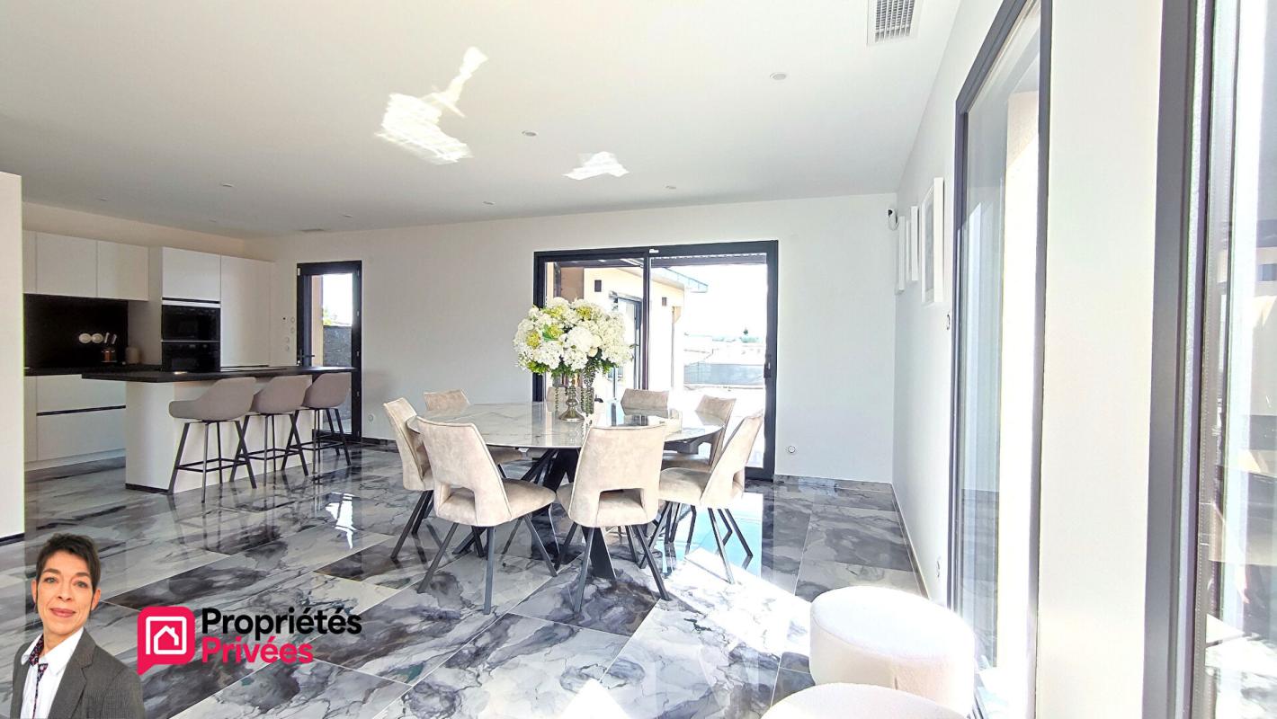 ROANNE ROANNE (42300)  Villa contemporaine avec piscine, suite parentale et dépendance aménagée 4