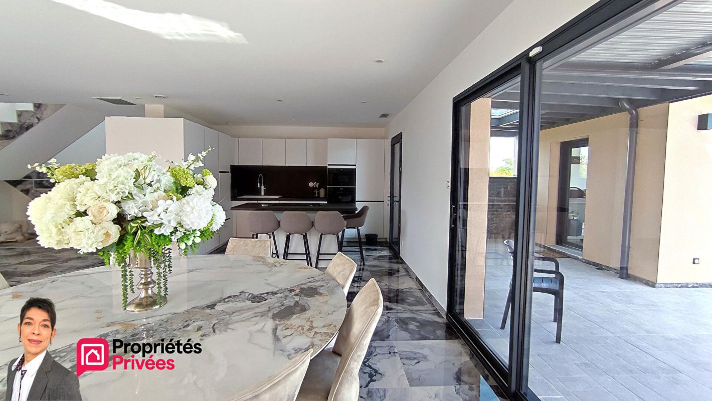 ROANNE ROANNE (42300)  Villa contemporaine avec piscine, suite parentale et dépendance aménagée 6
