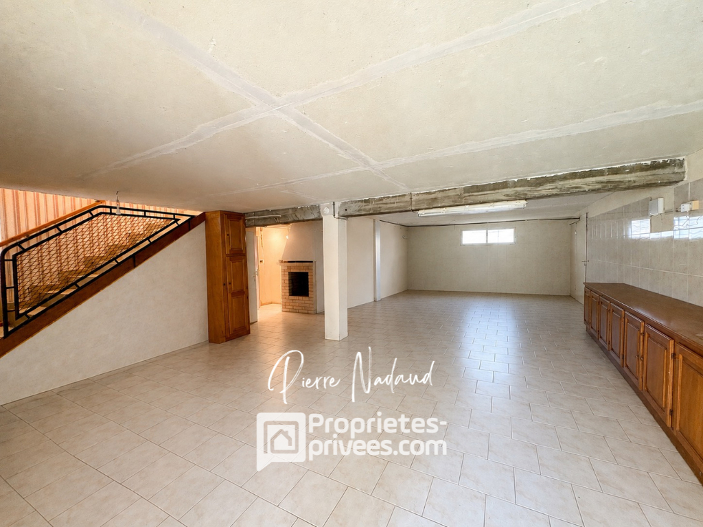 LES EGLISOTTES-ET-CHALAURES Maison Les Eglisottes Et Chalaures 6 pièces 5 chambres 15