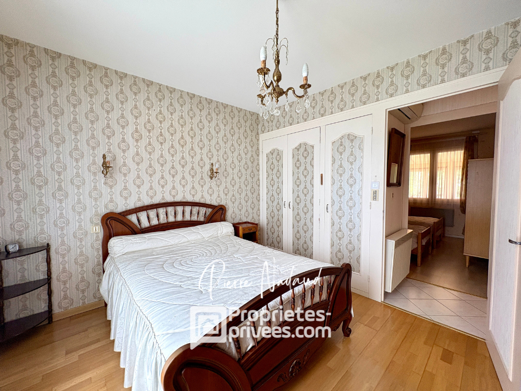LES EGLISOTTES-ET-CHALAURES Maison Les Eglisottes Et Chalaures 6 pièces 5 chambres 7