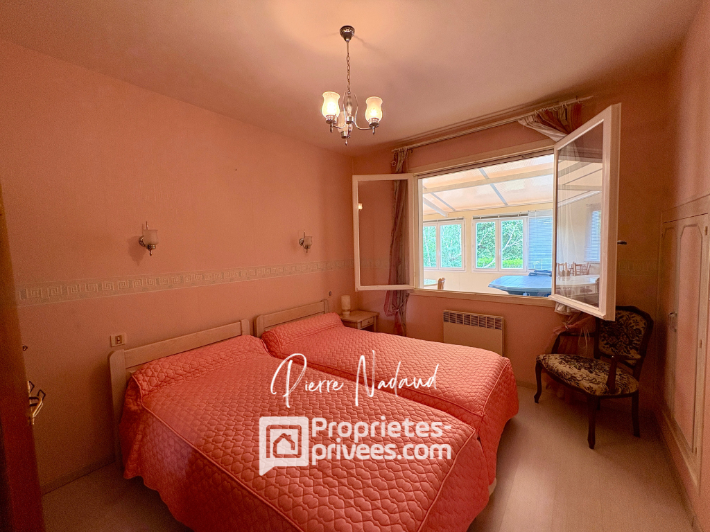LES EGLISOTTES-ET-CHALAURES Maison Les Eglisottes Et Chalaures 6 pièces 5 chambres 9