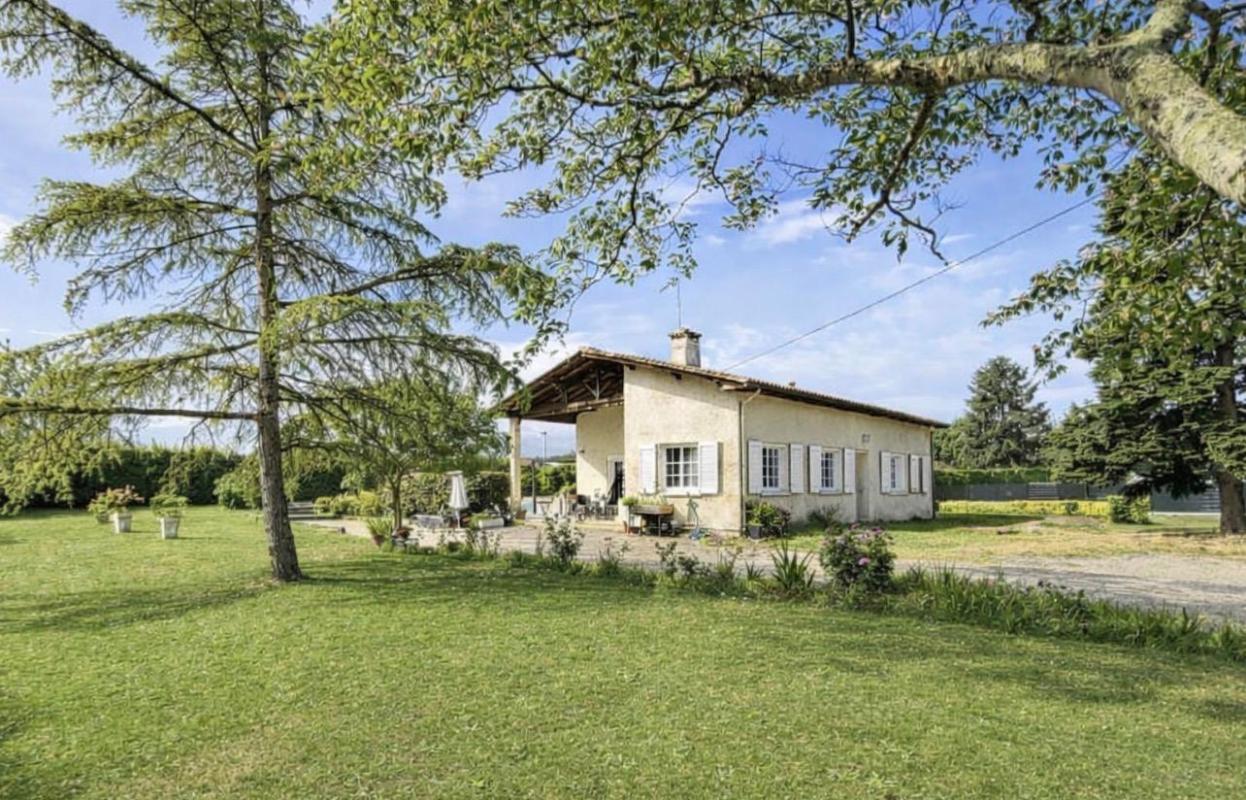 PRIGNAC-ET-MARCAMPS Tout proche de Saint-André de Cubzac à Prignac et Marcamps -33 710 - Maison Contemporaine Rénovée de 5 pièce(s) 115 m2 - 3 Chambres dont 1 suite Parentale - Piscine - Dépendances 1