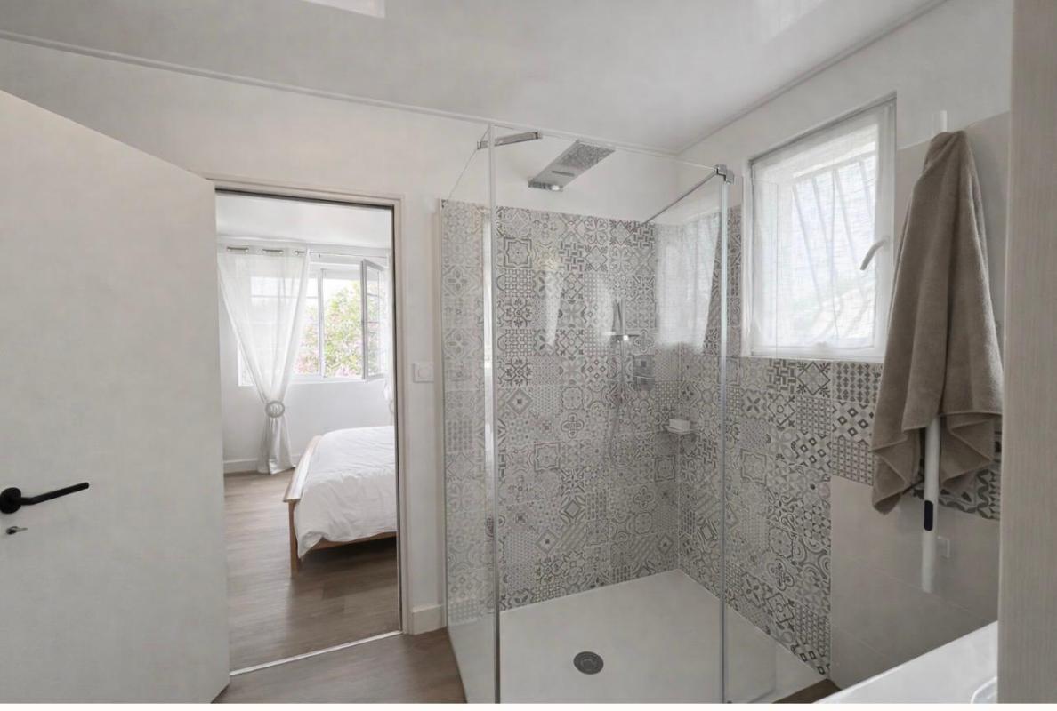 PRIGNAC-ET-MARCAMPS Tout proche de Saint-André de Cubzac à Prignac et Marcamps -33 710 - Maison Contemporaine Rénovée de 5 pièce(s) 115 m2 - 3 Chambres dont 1 suite Parentale - Piscine - Dépendances 11