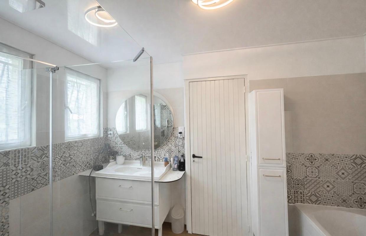 PRIGNAC-ET-MARCAMPS Tout proche de Saint-André de Cubzac à Prignac et Marcamps -33 710 - Maison Contemporaine Rénovée de 5 pièce(s) 115 m2 - 3 Chambres dont 1 suite Parentale - Piscine - Dépendances 12