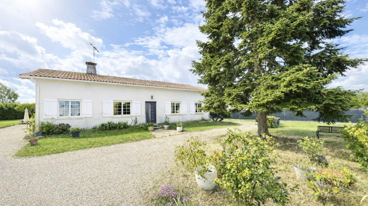 PRIGNAC-ET-MARCAMPS Tout proche de Saint-André de Cubzac à Prignac et Marcamps -33 710 - Maison Contemporaine Rénovée de 5 pièce(s) 115 m2 - 3 Chambres dont 1 suite Parentale - Piscine - Dépendances 3