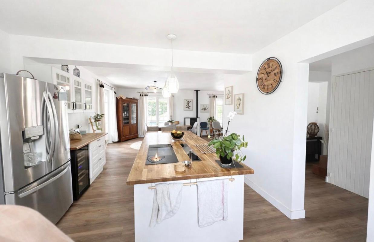 PRIGNAC-ET-MARCAMPS Tout proche de Saint-André de Cubzac à Prignac et Marcamps -33 710 - Maison Contemporaine Rénovée de 5 pièce(s) 115 m2 - 3 Chambres dont 1 suite Parentale - Piscine - Dépendances 7