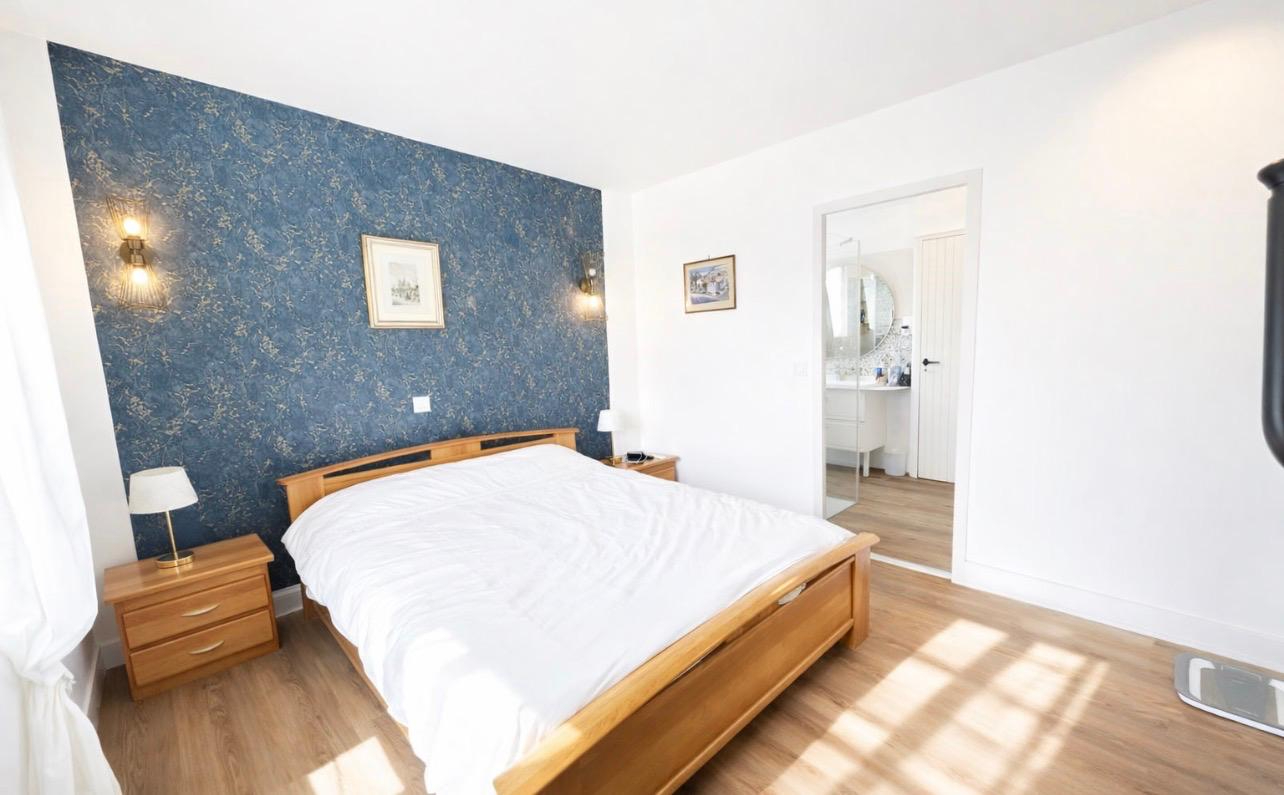 PRIGNAC-ET-MARCAMPS Tout proche de Saint-André de Cubzac à Prignac et Marcamps -33 710 - Maison Contemporaine Rénovée de 5 pièce(s) 115 m2 - 3 Chambres dont 1 suite Parentale - Piscine - Dépendances 9