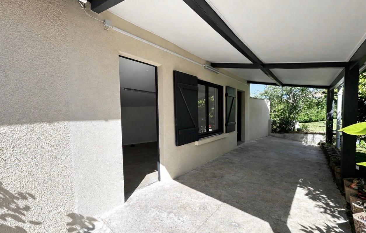 MARSAS Tout proche de Saint-André de Cubzac à Marsas - Maison Contemporaine R+1 de 135.60 m2 habitables sur un terrain clos d'environ 946 m2 - Dépendances 15