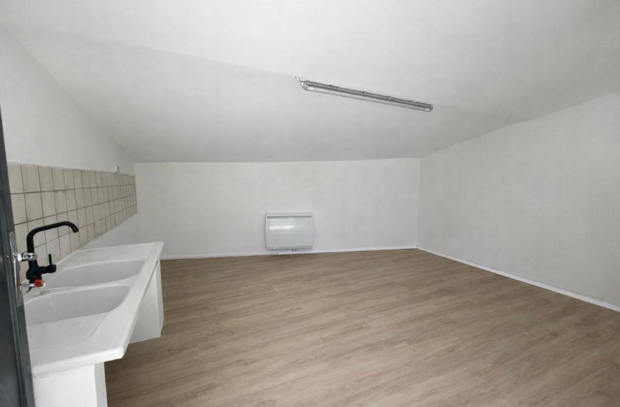 MARSAS Tout proche de Saint-André de Cubzac à Marsas - Maison Contemporaine R+1 de 135.60 m2 habitables sur un terrain clos d'environ 946 m2 - Dépendances 17