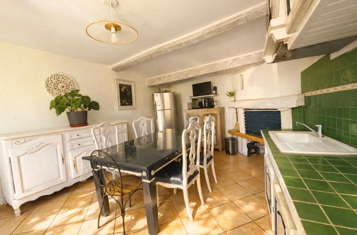 MARSAS Tout proche de Saint-André de Cubzac à Marsas - Maison Contemporaine R+1 de 135.60 m2 habitables sur un terrain clos d'environ 946 m2 - Dépendances 5