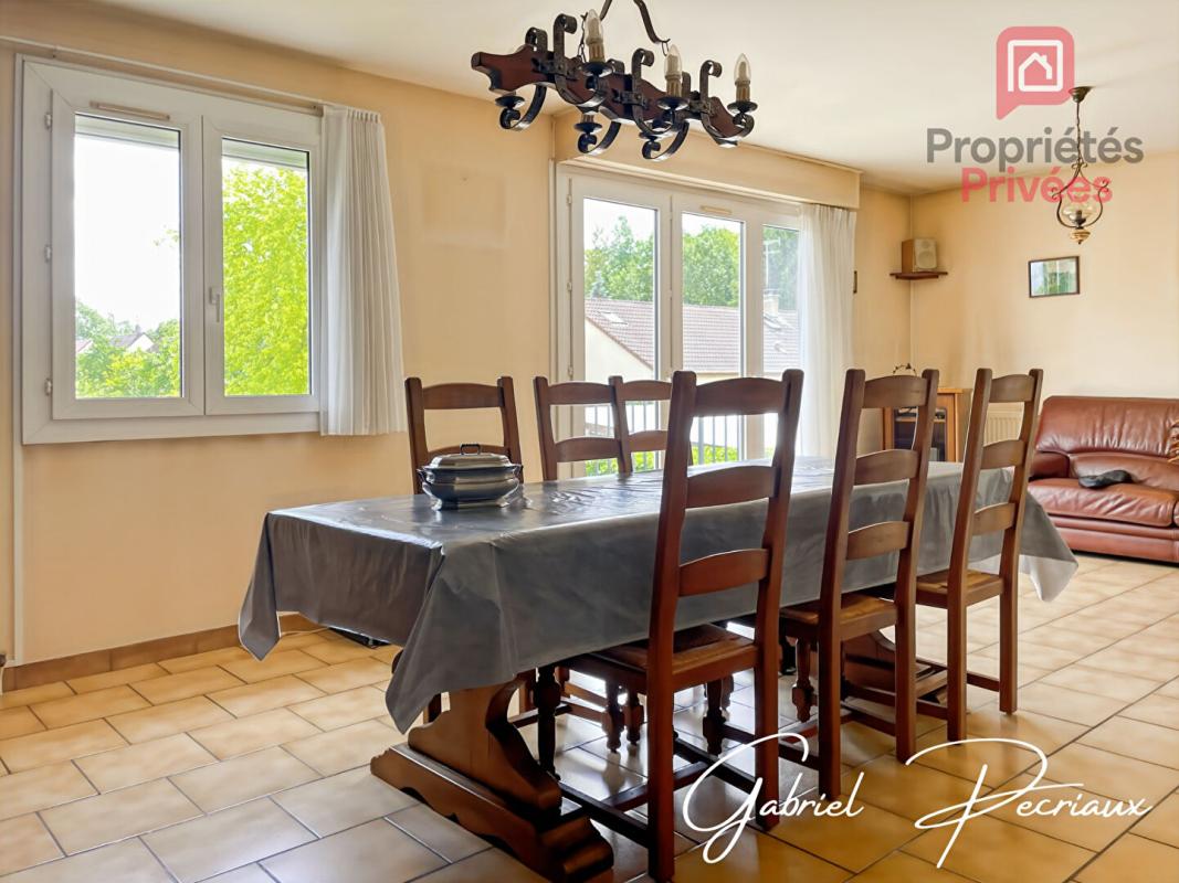 SAINT-JULIEN-LES-VILLAS Maison  4 pièce(s) 9