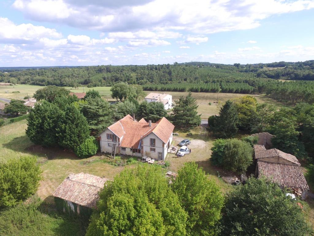 MONTGUYON Maison de 140 m2  sur 5 Ha de terrain 1