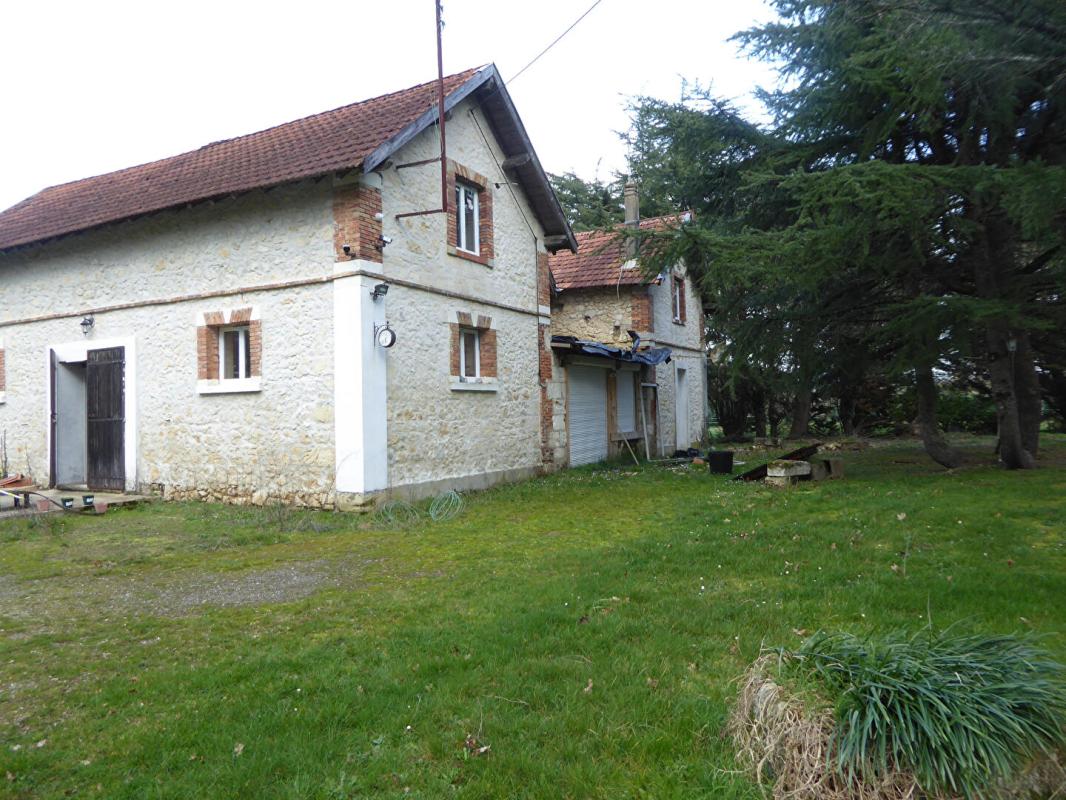 MONTGUYON Maison de 140 m2  sur 5 Ha de terrain 3