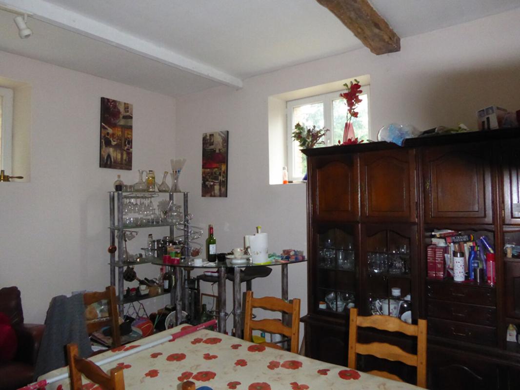 MONTGUYON Maison de 140 m2  sur 5 Ha de terrain 5