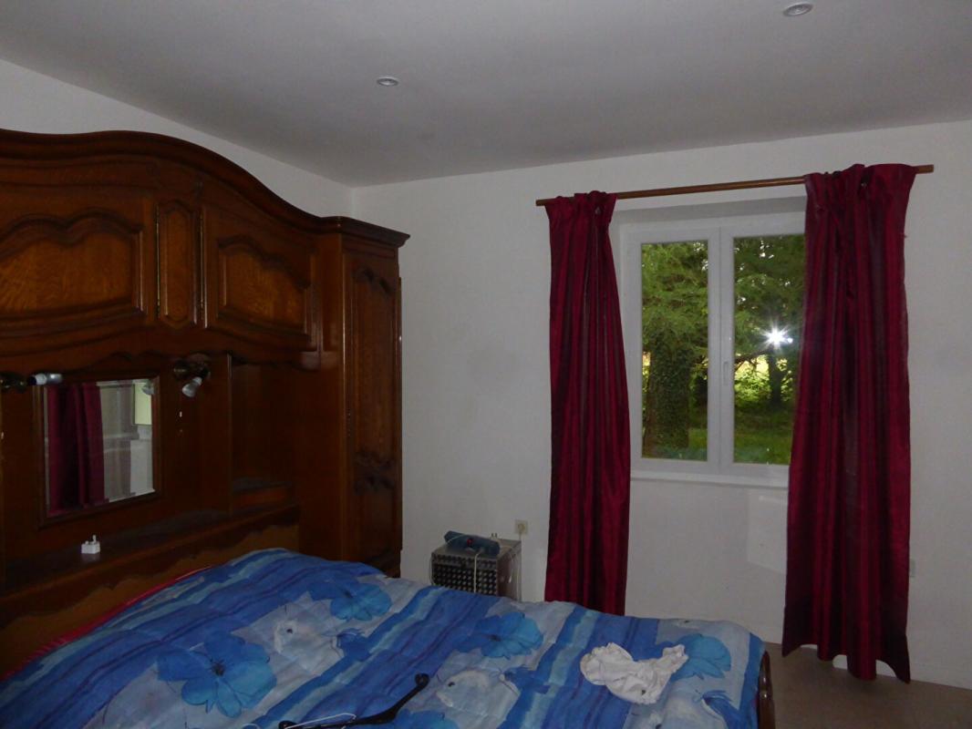 MONTGUYON Maison de 140 m2  sur 5 Ha de terrain 8