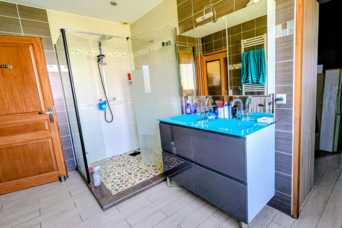 MONTPON-MENESTEROL Maison Montpon Menesterol 7 pièce(s) 190 m2 12