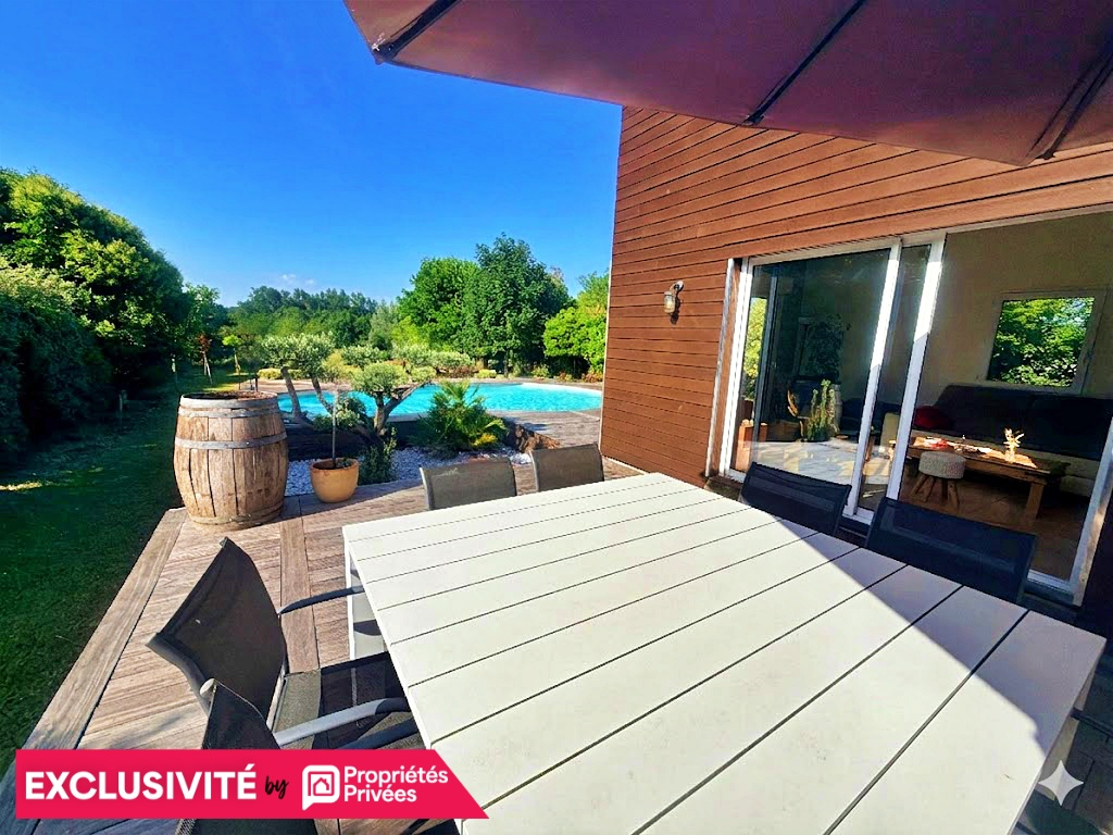 QUINSAC Maison de caractère au style unique 125 m² 6 pièces avec piscine garage et vue nature à Quinsac 10