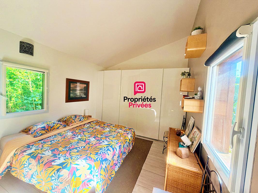 QUINSAC Maison de caractère au style unique 125 m² 6 pièces avec piscine garage et vue nature à Quinsac 11
