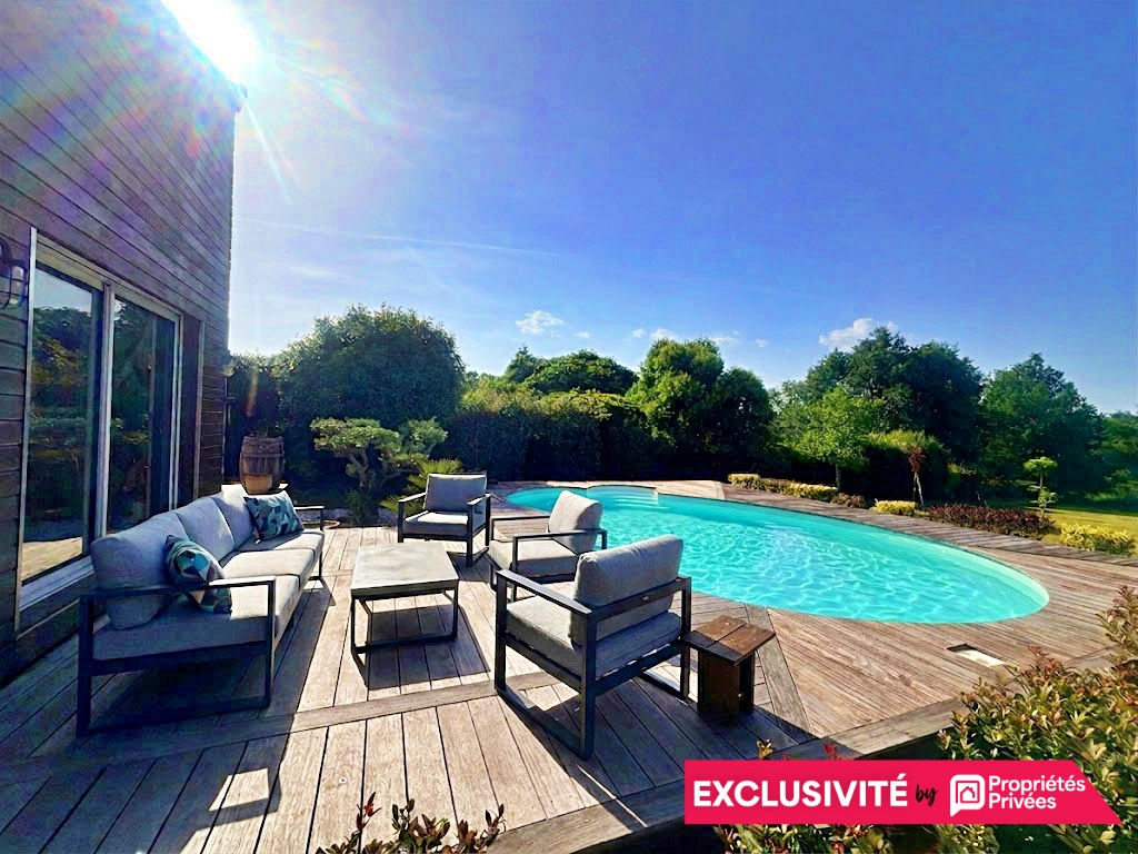 QUINSAC Maison de caractère au style unique 125 m² 6 pièces avec piscine garage et vue nature à Quinsac 4