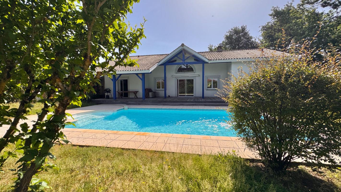LEGE-CAP-FERRET Grande villa "atypique" avec piscine 1