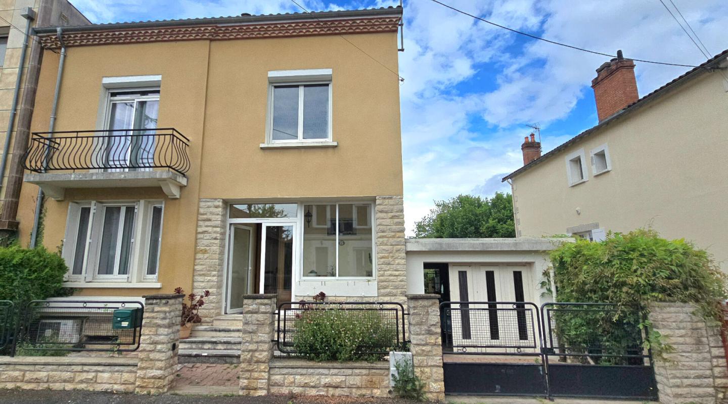 PERIGUEUX Maison de ville type 7, avec jardin et garage, Quartier Vesone 1