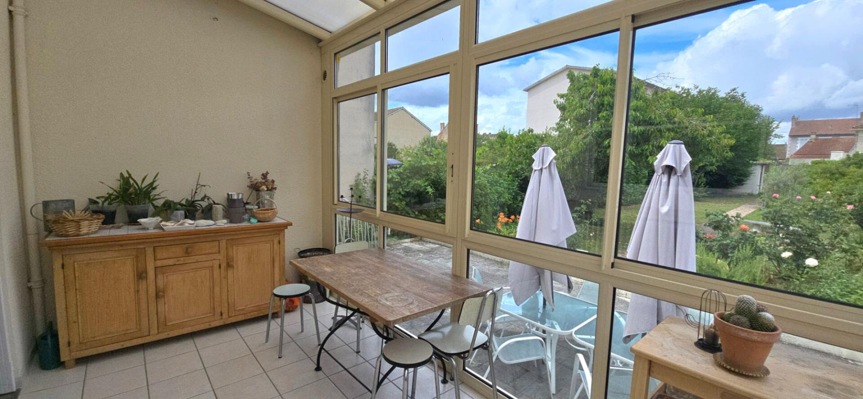 PERIGUEUX Maison de ville type 7, avec jardin et garage, Quartier Vesone 11