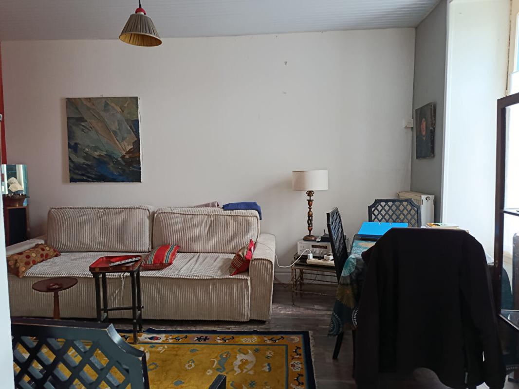 CARHAIX-PLOUGUER Maison  5 pièce(s) 87 M2 5
