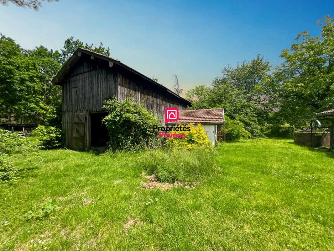 BAZAS Maison en pierre 118 m² sur plus d'un hectare avec dépendances 17