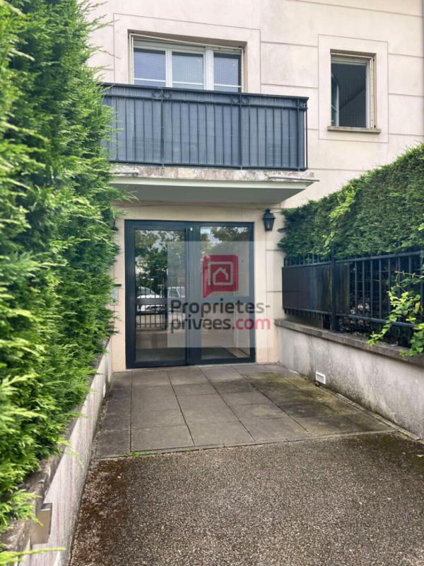 LES ESSARTS-LE-ROI Appartement Les Essarts Le Roi 1 pièce(s) 28.2 m2 1