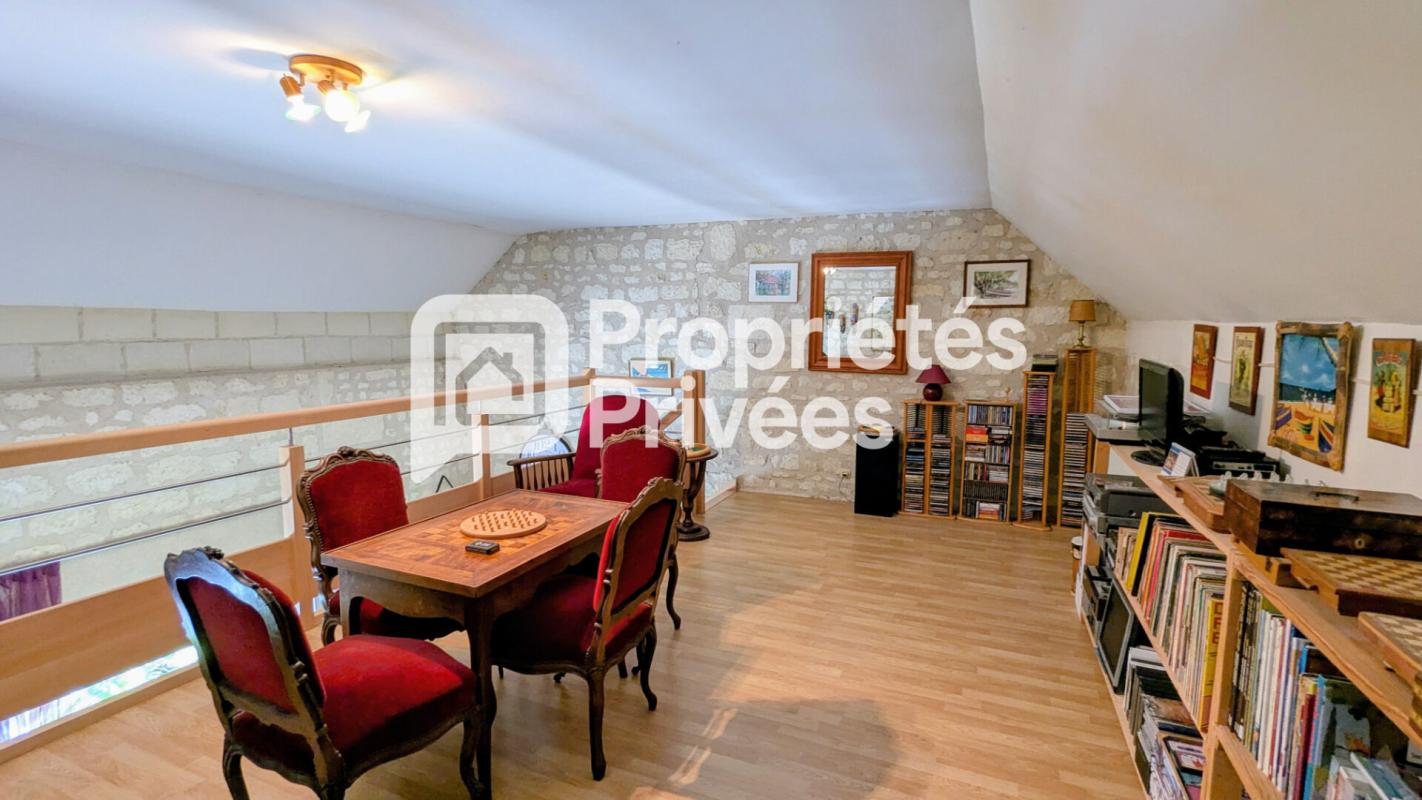 CHINON A Vendre. Longère. CHINON .454000 11