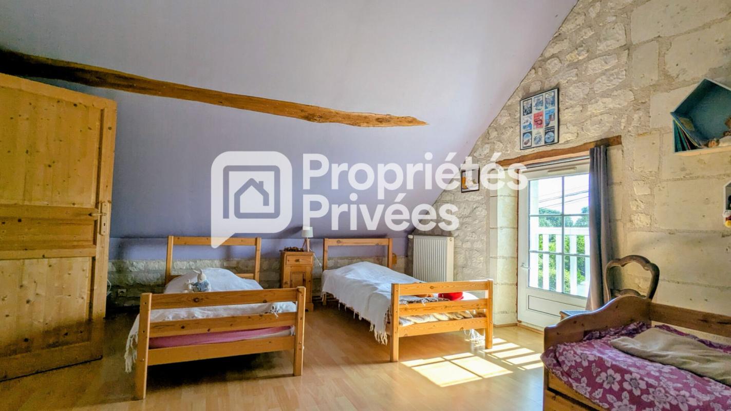 CHINON A Vendre. Longère. CHINON .454000 15