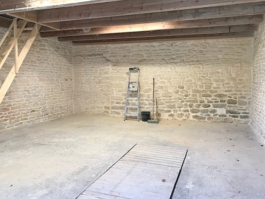 COURCON Garage sur 2 niveaux 70 m2 vendu loué 1