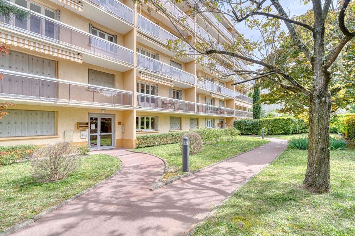 LYON-8E-ARRONDISSEMENT EXCLUSIVITE - Lyon 8ème - Appartement 4 pièces - 80 m2 11