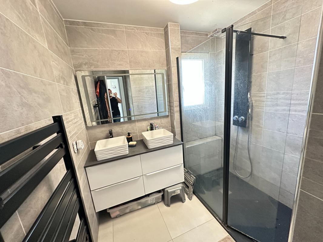 CHATEAUNEUF-LES-MARTIGUES Châteauneuf les Martigues Villa de plain-pied contemporaine au calme et sans vis-à-vis 9