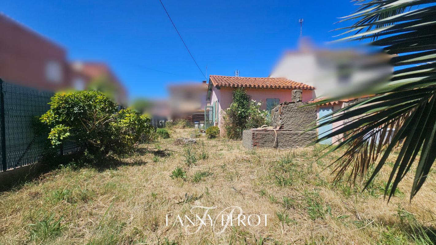 SAINT-CYPRIEN Saint-Cyprien - Maison à rénover sur beau terrain avec de multiples possibilités 3
