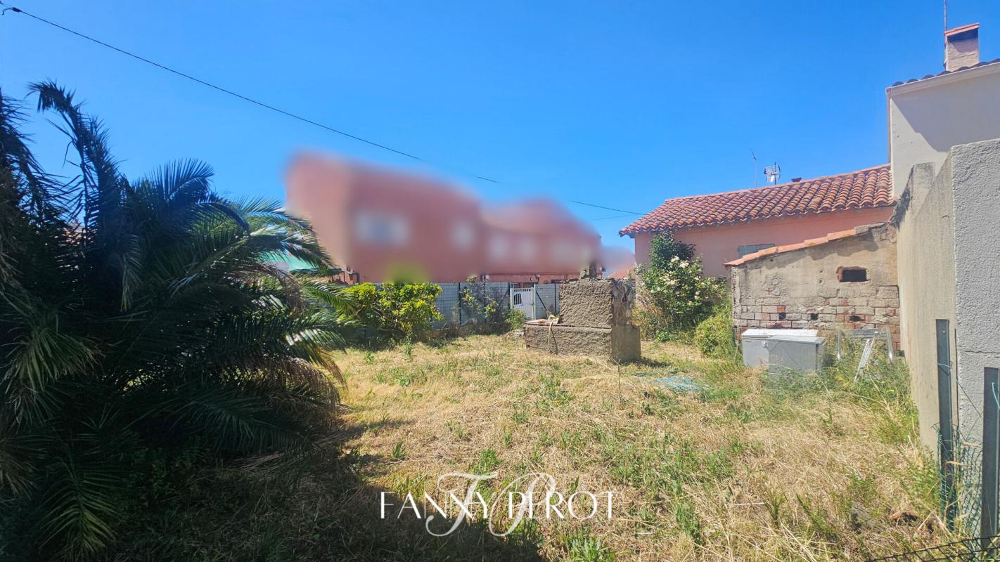 SAINT-CYPRIEN Saint-Cyprien - Maison à rénover sur beau terrain avec de multiples possibilités 5