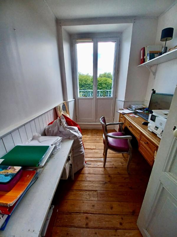 LOCQUELTAS Sally HICKEY vous propose cette maison de maître caractère T7 au coeur de LOCQUALTAS, à 25 minutes de la plage. Avec de belles vues sur le bourg et son jardin paysagé avec piscine chauffée. Proche de tous commerces à pied. Au prix de 635 250 euros, HAI 18