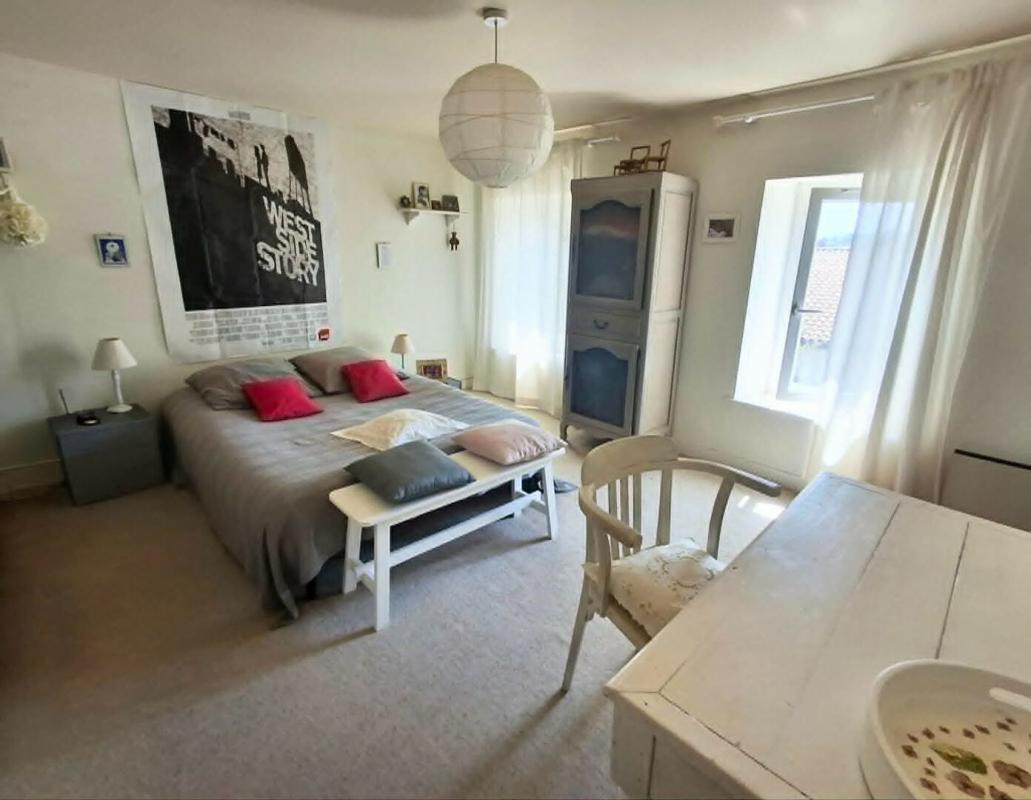 SAINT-AUBIN-DE-BLAYE Maison en pierre rénovée de 180 m² - 5 chambres, piscine et dépendance 14