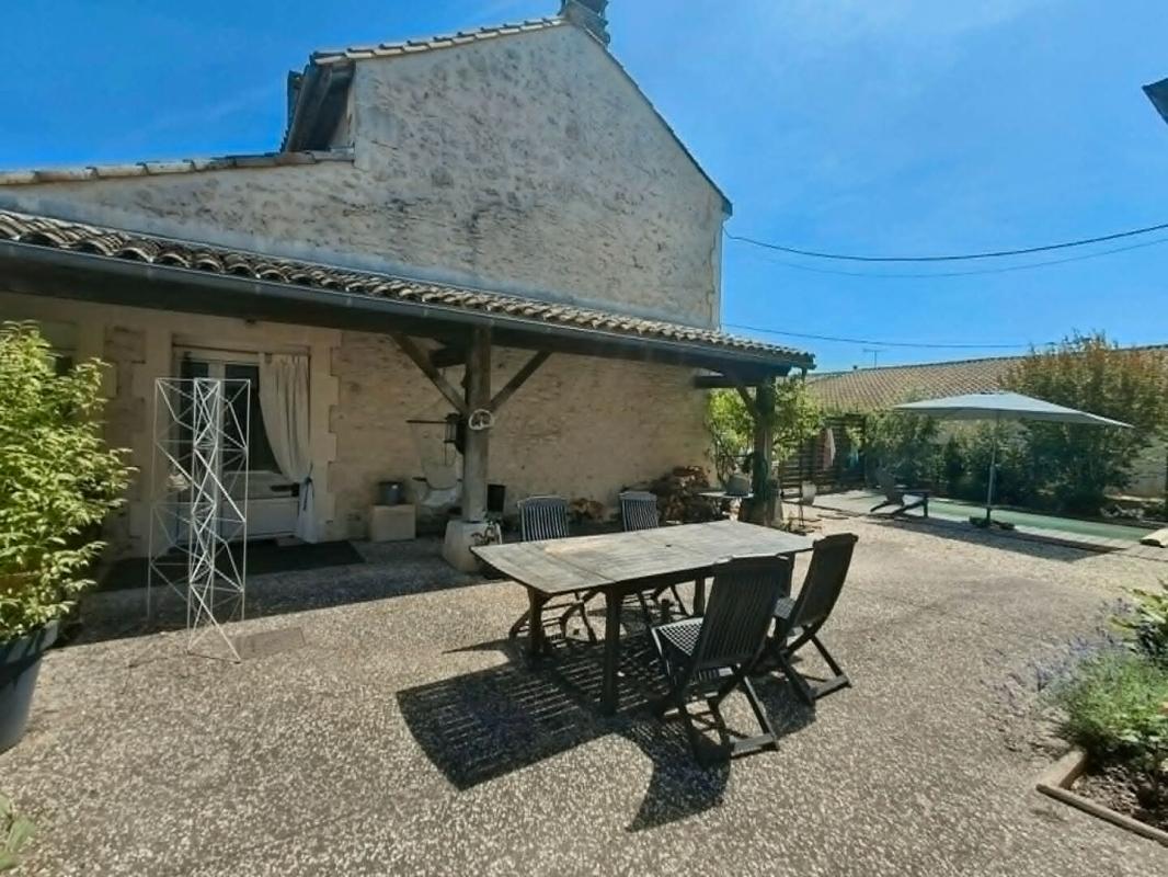SAINT-AUBIN-DE-BLAYE Maison en pierre rénovée de 180 m² - 5 chambres, piscine et dépendance 16